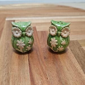 Green Ceramic Owl Salt and Pepper Shaker Set